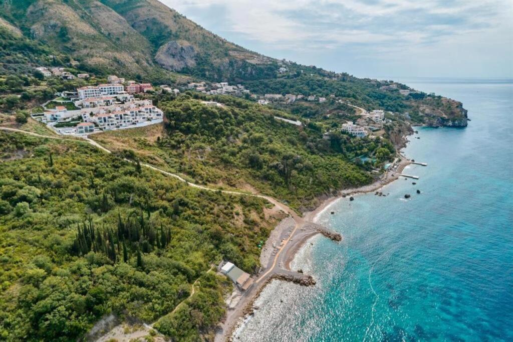 Катун-Режевичи: Ananti Resort Residences & Beach Club Resort Travel