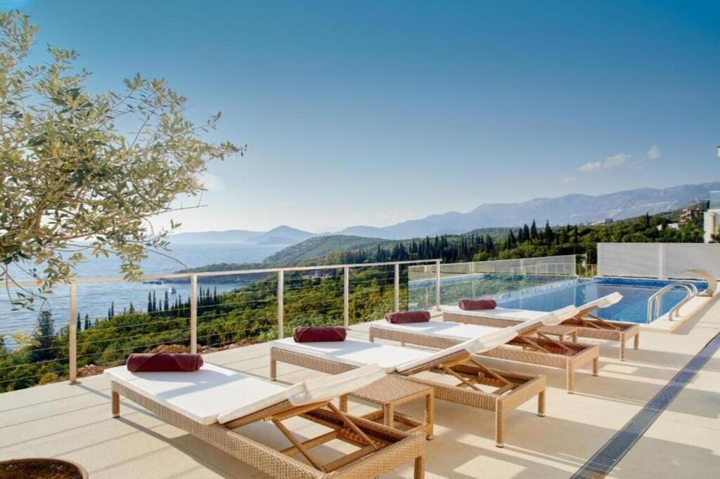 Катун-Режевичи: Ananti Resort Residences & Beach Club Resort Travel