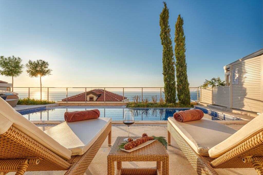 Катун-Режевичи: Ananti Resort Residences & Beach Club Resort Travel