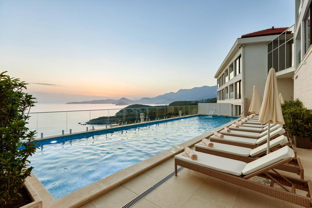 Катун-Режевичи: Ananti Resort Residences & Beach Club Resort Travel