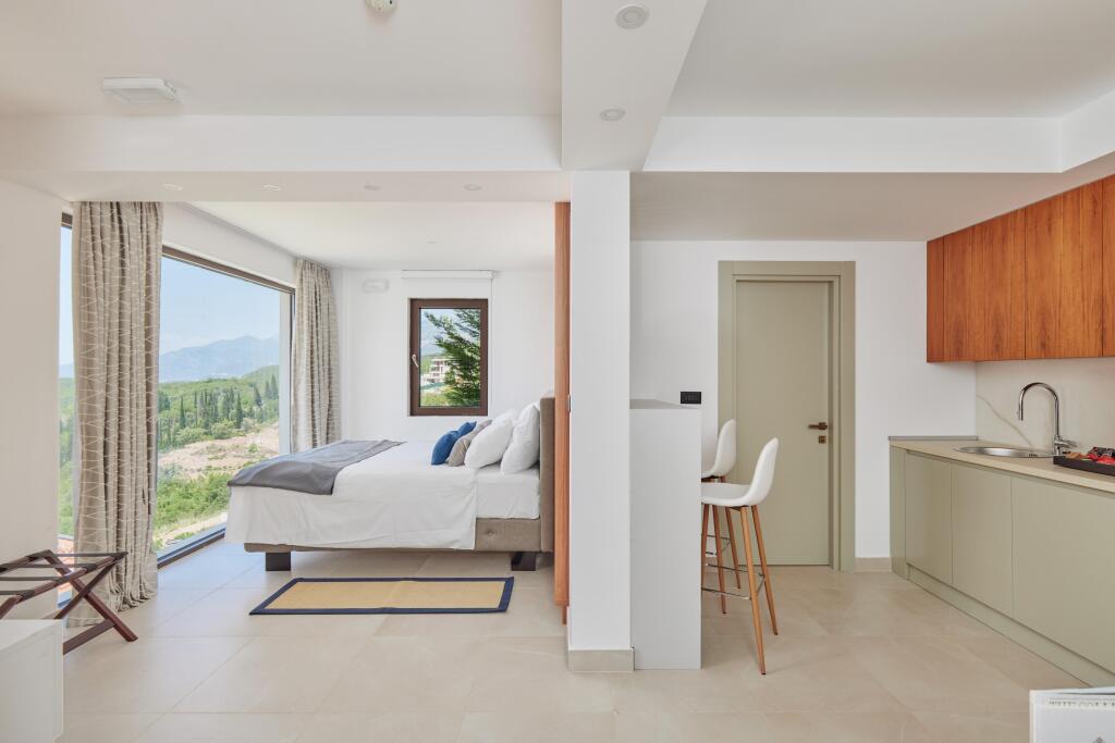 Катун-Режевичи: Ananti Resort Residences & Beach Club Resort Travel