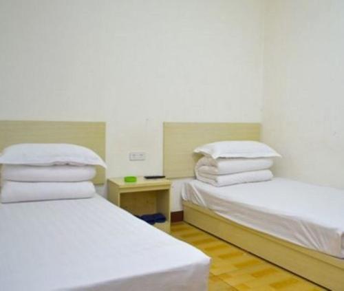 Лоян: Century Star Guest House