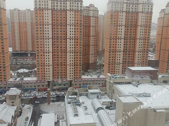 Синин: Five Funny Heart Hotel
