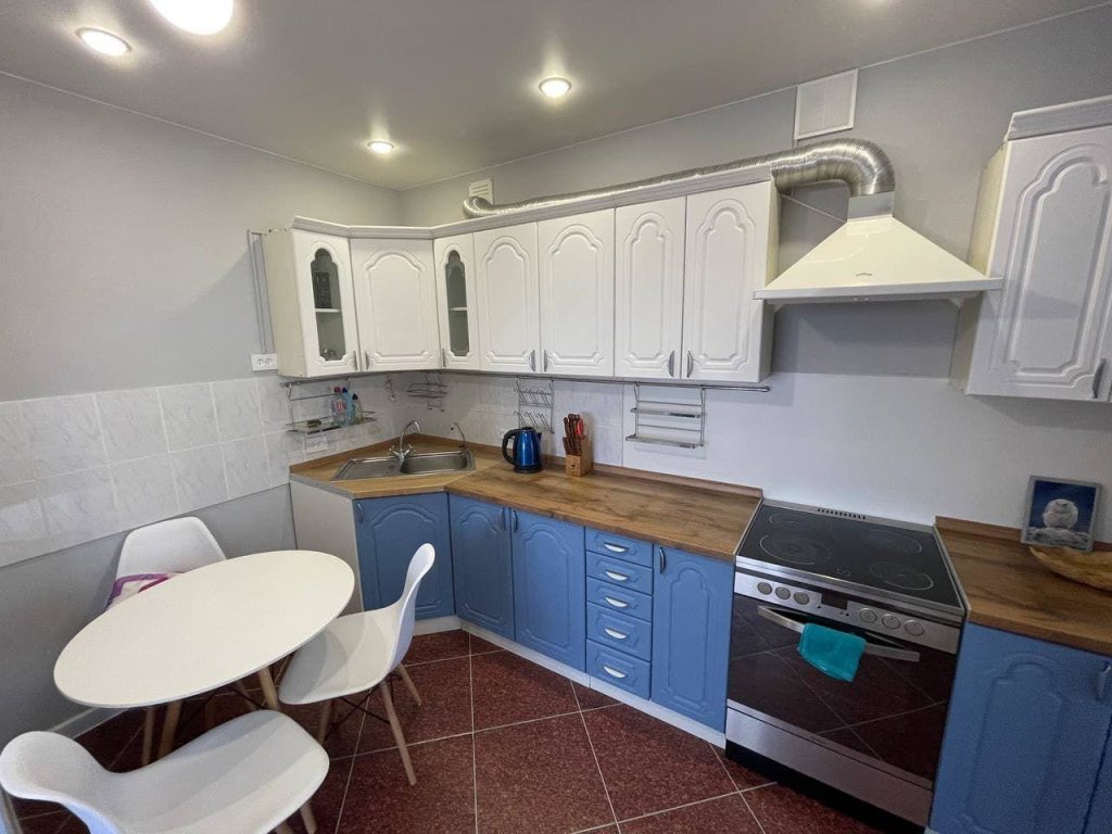 Красноярск: ABC Apartmens (ЭйБиСи Апартментс) на улице Ады Лебедевой 109