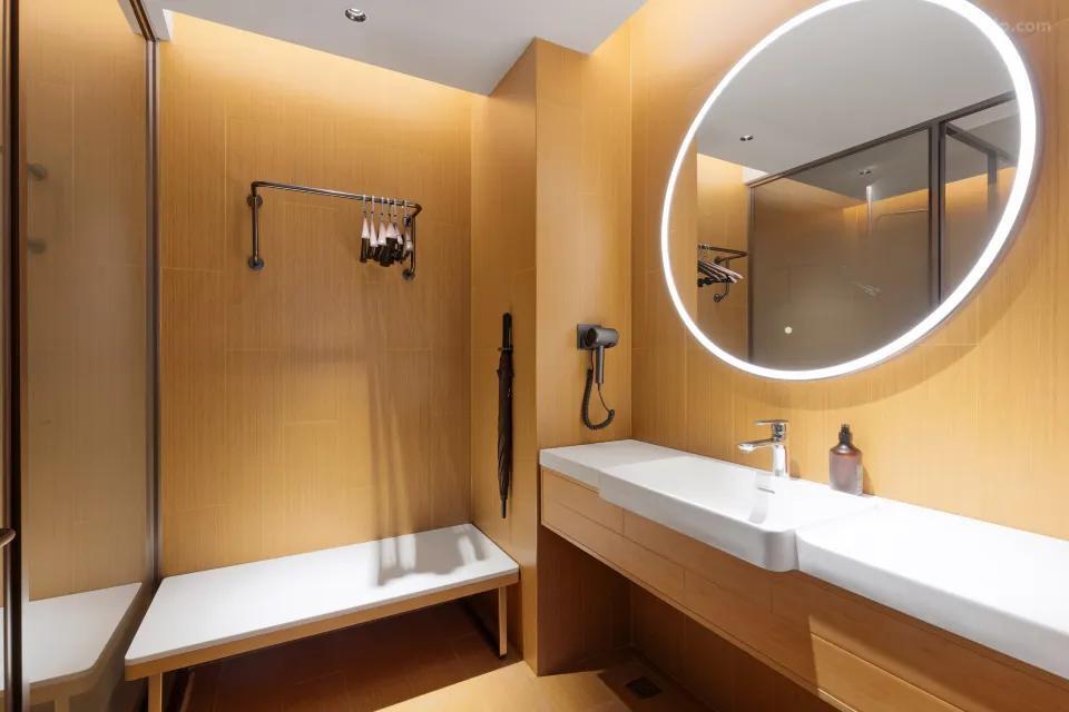 Чунцин: All Seasons Hotel (Chongqing Happy Valley Longhu Lijiatian Street)