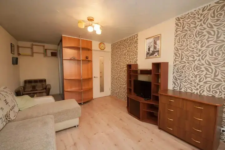 Красноярск: Apartments Kvartirov on str. Bebelya, bld. 57