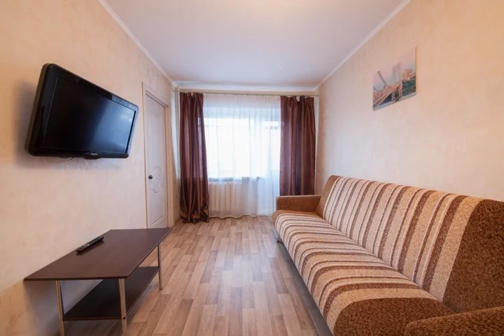 Красноярск: Apartments Kvartirov on str. Ady Lebedevoj, 150