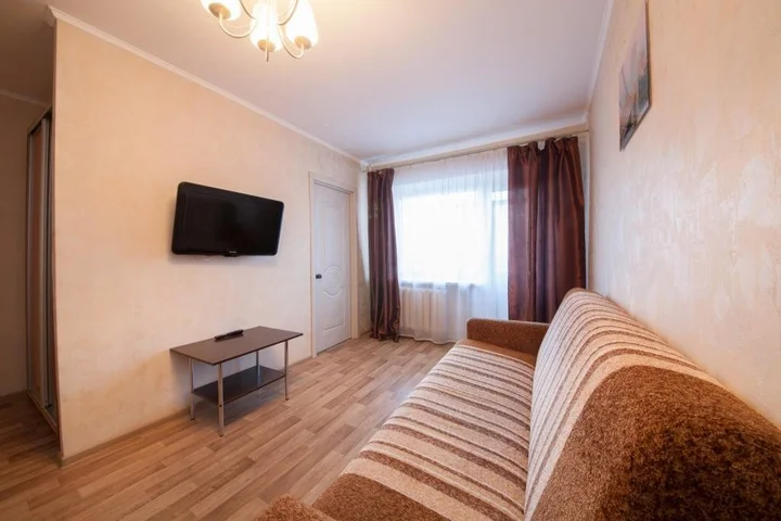 Красноярск: Apartments Kvartirov on str. Ady Lebedevoj, 150