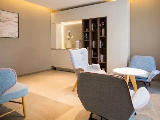 Чжаоцин: Home Inn · NEO (Zhaoqing Qixingyan Memorial Arch Xinghu International Plaza)