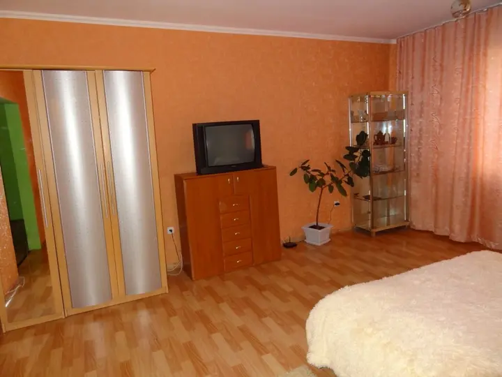 Красноярск: Апартаменты Авиаторов 68