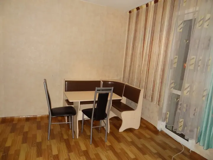 Красноярск: Апартаменты Авиаторов 68