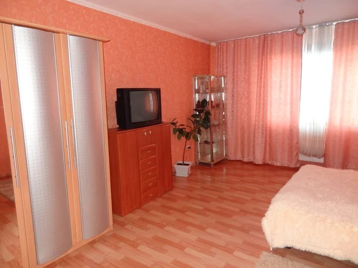 Красноярск: Апартаменты Авиаторов 68