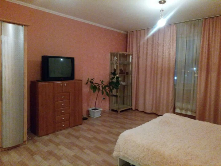 Красноярск: Апартаменты Авиаторов 68