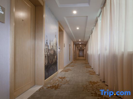 Чанша: Vienna International Hotel (Changsha South Station Desiqin Shop)