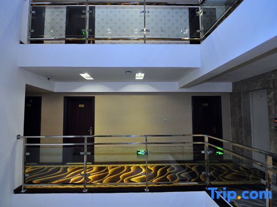 Цюйцзин: Dongjun Hotel