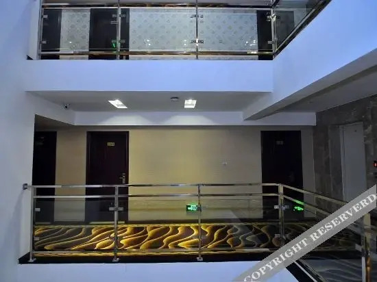 Цюйцзин: Dongjun Hotel