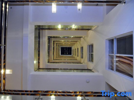 Цюйцзин: Dongjun Hotel