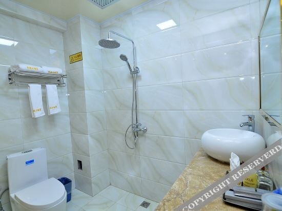 Цюйцзин: Dongjun Hotel