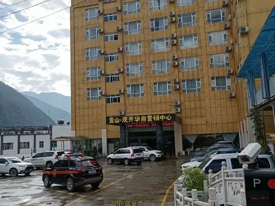 Дечен: Sanjiang Mingzhu Hotel