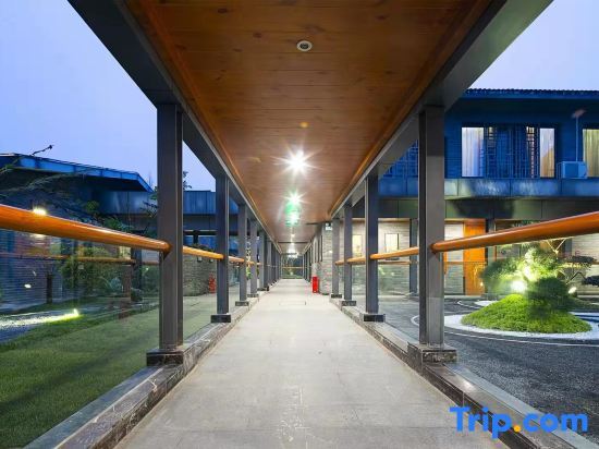 Чэнду: Yunxi Hot Spring Resort Hotel