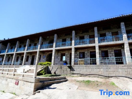 Вэйнань: Mount Hua East Peak Hotel