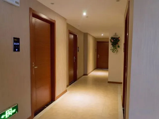 Лишуй: Cloud Hening and Manhua Hotel