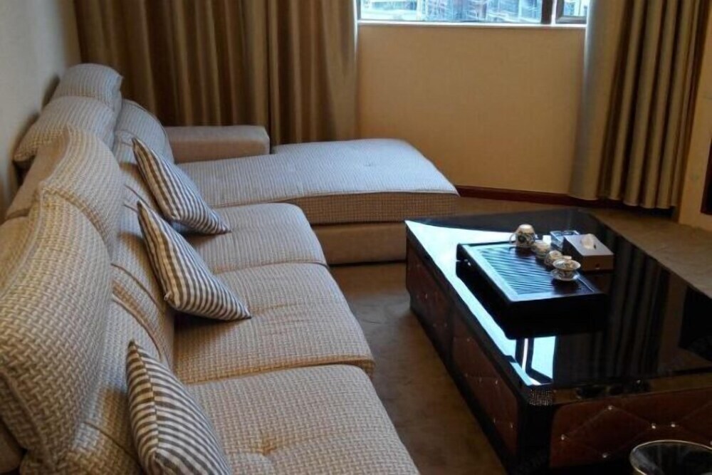 Мейчжу: Chayun Hotel