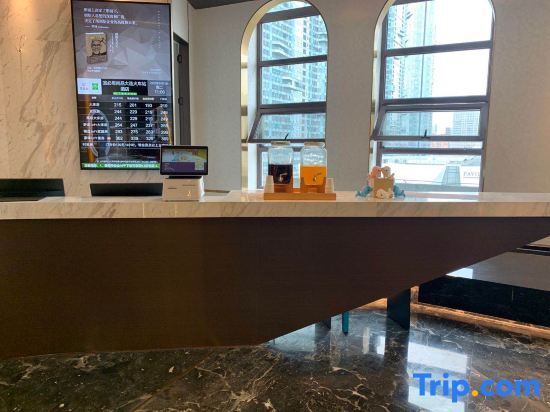 Далянь: Ibis Styles Hotel (Dalian Railway Station Qingniwa Bridge)