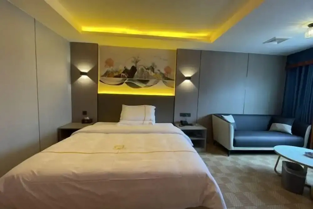 Хейан: Longchuan 51 Orchard Hotel