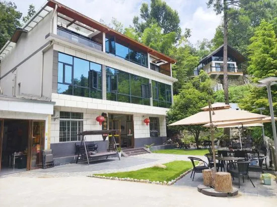 Хэнъян: Mingjing Mountain House on the halfway of Hengshan Mountain