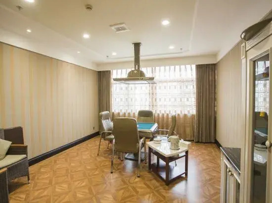 Цзясинь: Chunqiu Hotel