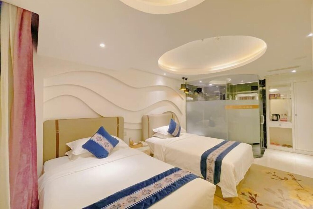 Гуйлинь: Holiday Inn Guilin Windsor (Lingui Wanda Plaza Liangjiang Airport)
