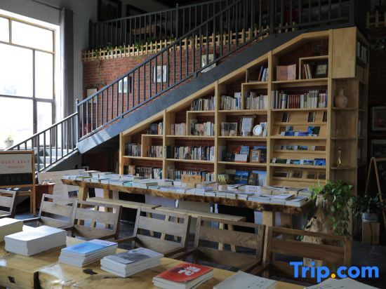 Буркин: Jinshan Culture Club