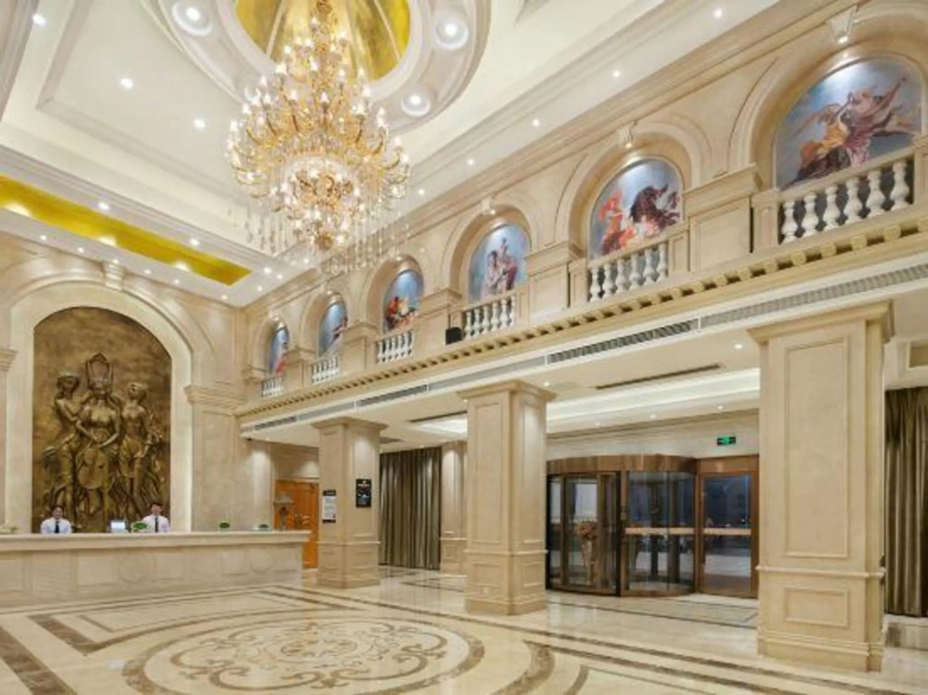 Чжэнчжоу: Vienna International Hotel (Zhengzhou FU Tower Metro Station)