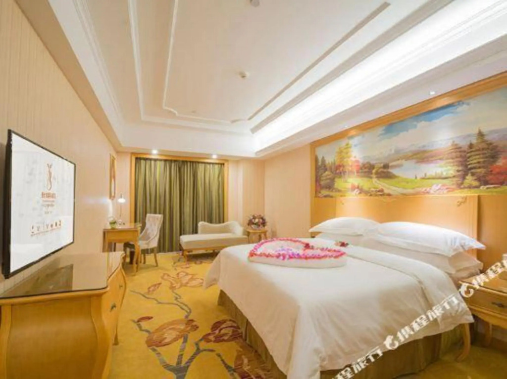 Чжэнчжоу: Vienna International Hotel (Zhengzhou FU Tower Metro Station)