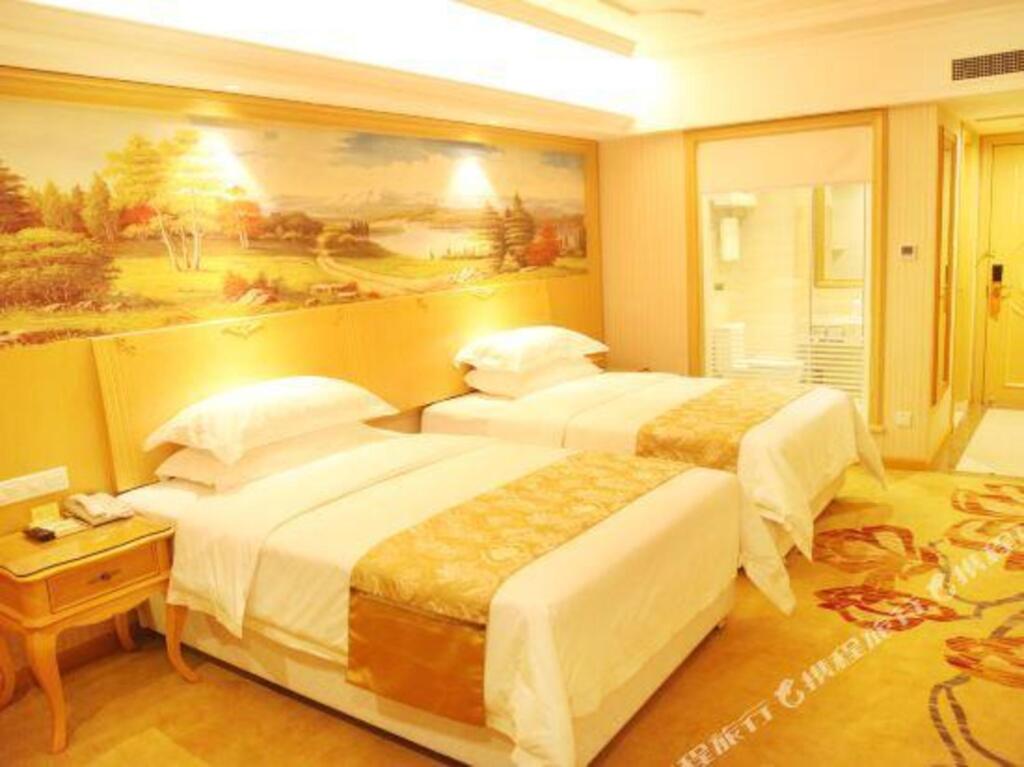 Чжэнчжоу: Vienna International Hotel (Zhengzhou FU Tower Metro Station)