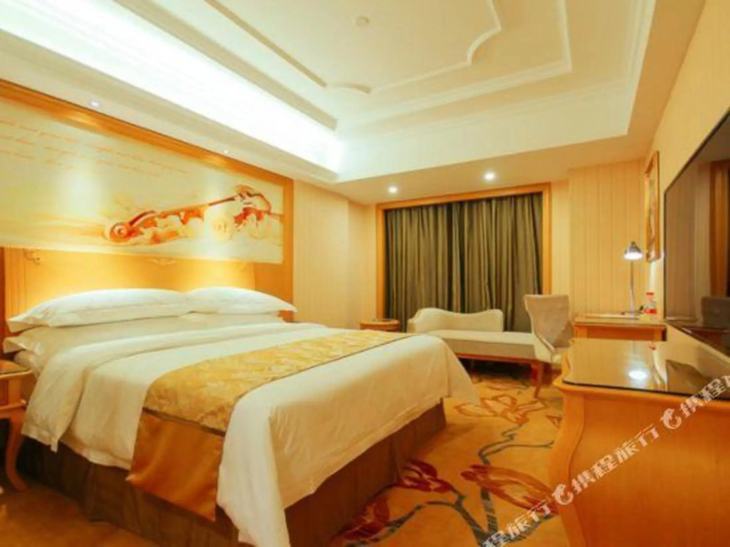 Чжэнчжоу: Vienna International Hotel (Zhengzhou FU Tower Metro Station)