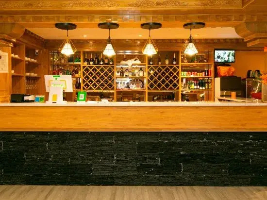 Шангри-Ла: Hongjingtian Hotel