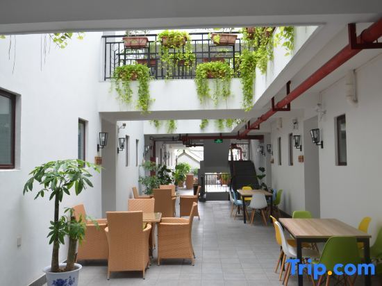 Цзиньюань: Zhenyangxia Scenic Area Theme Inn