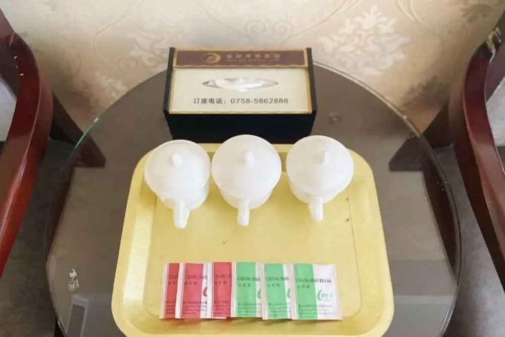 Чжаоцин: Dengfeng Hotel (Jiefang North Road Branch)