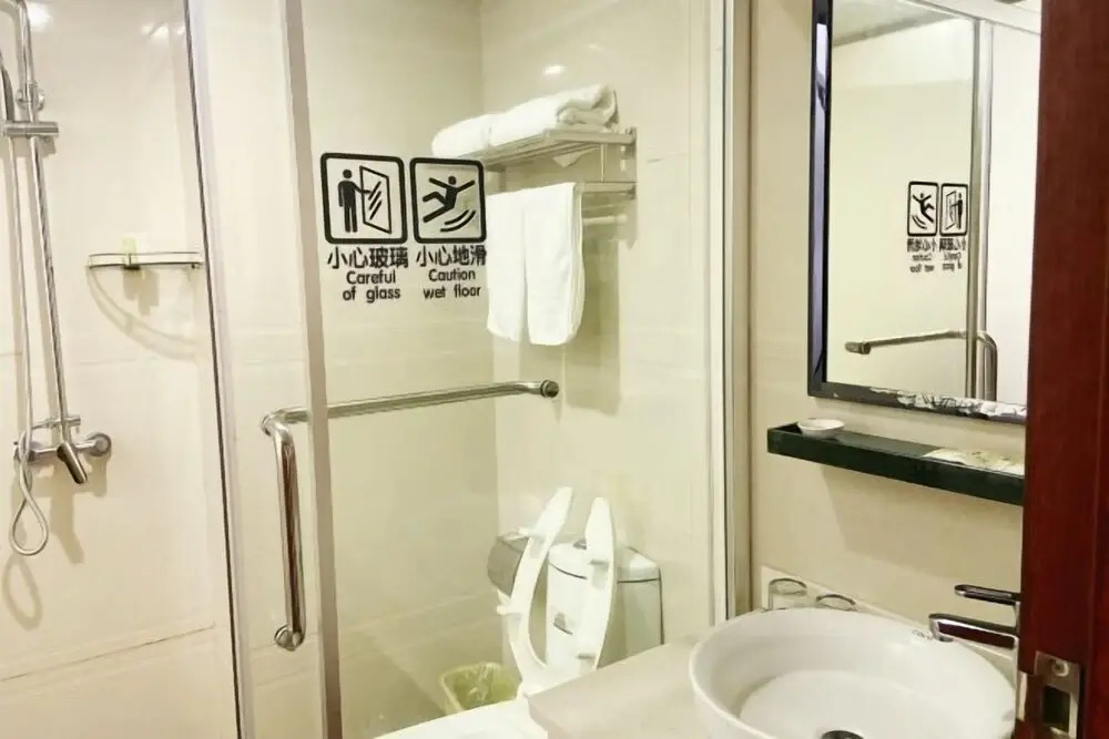 Чжаоцин: Dengfeng Hotel (Jiefang North Road Branch)
