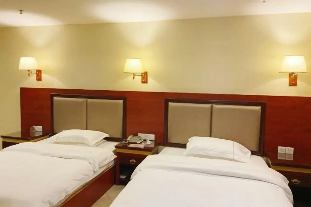 Чжаоцин: Dengfeng Hotel (Jiefang North Road Branch)