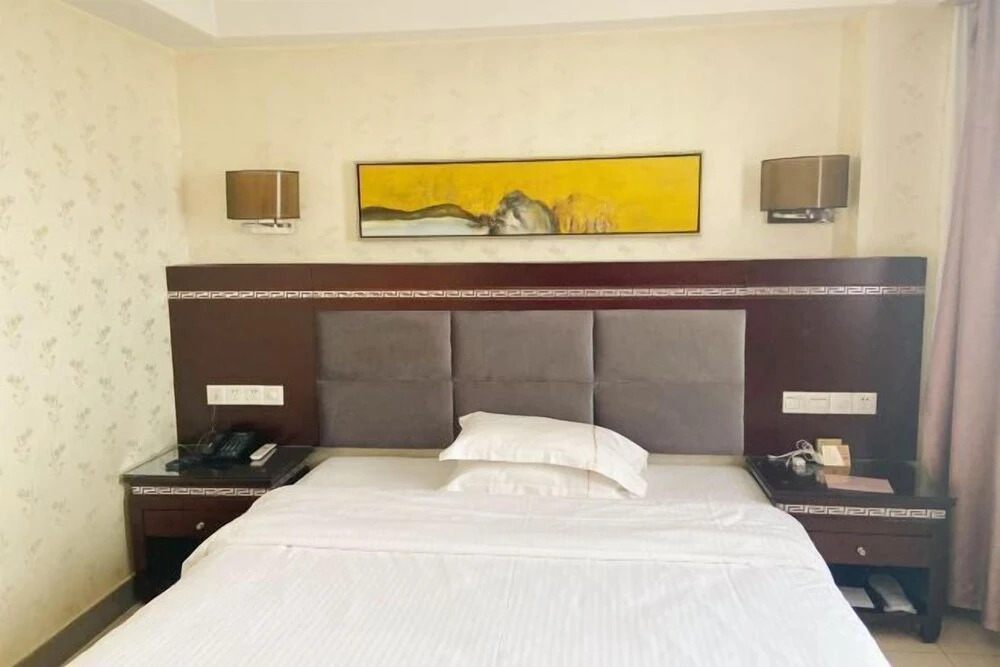Чжаоцин: Dengfeng Hotel (Jiefang North Road Branch)