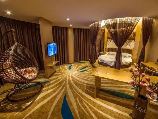 Юйси: Bees Hotel