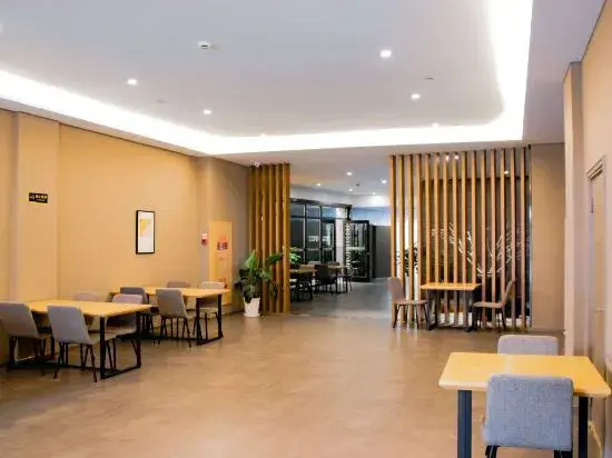 Чжоушань: Free Living Hotel
