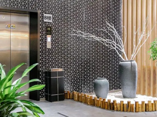 Чжоушань: Free Living Hotel
