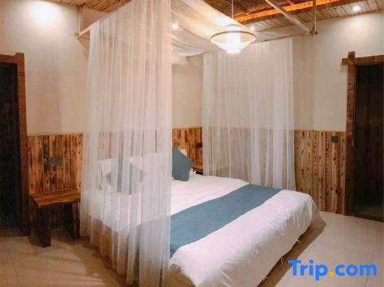Ханчжоу: Qingdeng Mountain House (Lin'an Baima cliff scenic spot store)