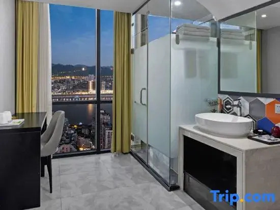 Чунцин: Cloud 51·High-altitude Quanjiang View Hotel (Chongqing Jiefangbei Cloud Eye)