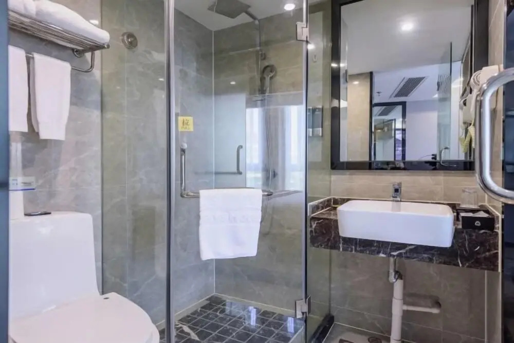 Гуйлинь: Days Inn by Wyndham Business Place Guilin Yishun