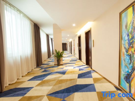 Гуйлинь: Days Inn by Wyndham Business Place Guilin Yishun